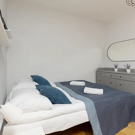 Old Town By Renters Apartman Varsó